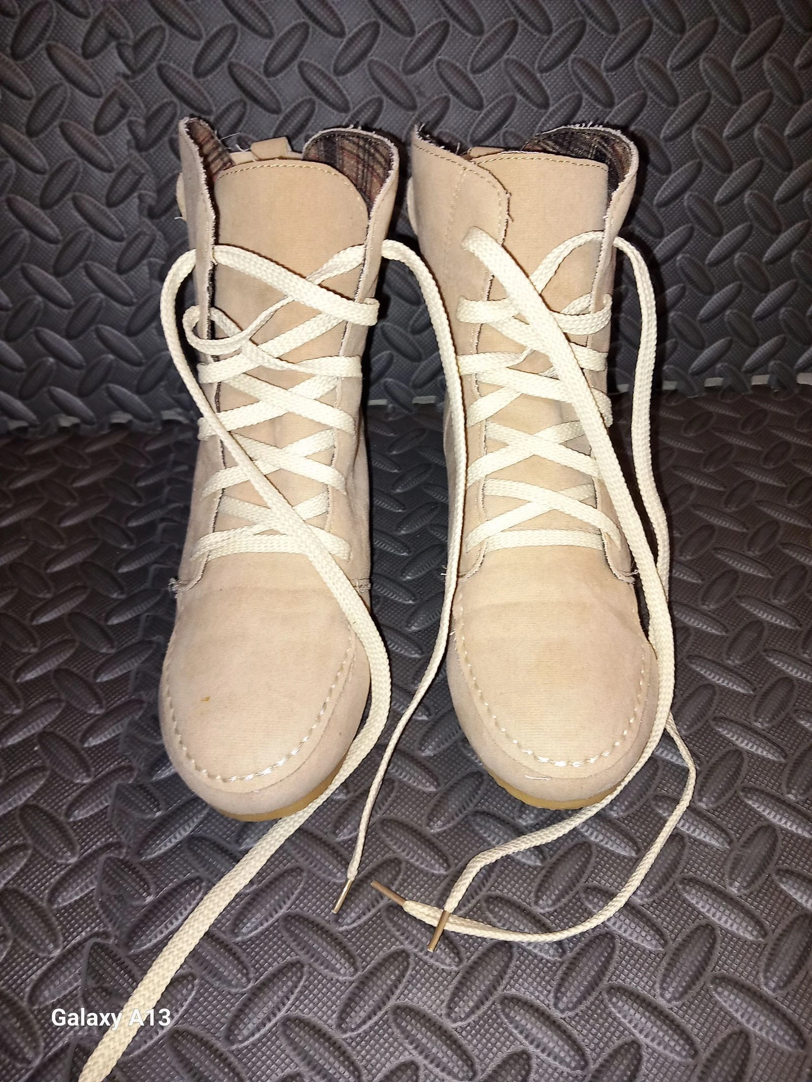Lichte mocassinachtige laarsjes met veters – Beige / Camel – Maat 37 – photo 2